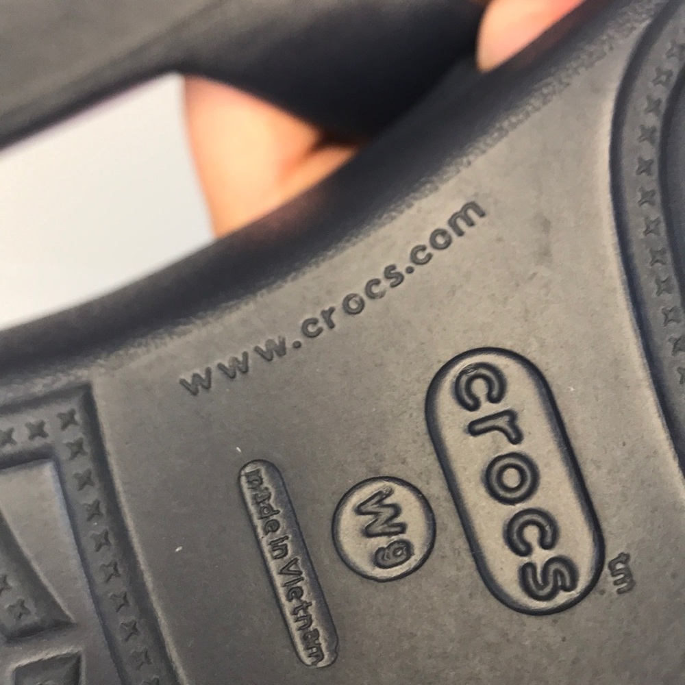 Women’s Crocs - Picture 4 of 4